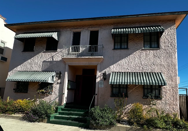 216 E Valencia Ave