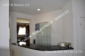 4202 W Avenue J13 in Quartz Hill, CA - Building Photo - Building Photo