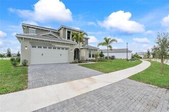 5206 Liberty Ln in Westlake, FL - Foto de edificio - Building Photo