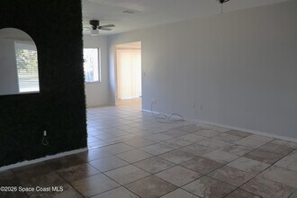 1204 Linmoor Cir NE in Palm Bay, FL - Building Photo - Building Photo