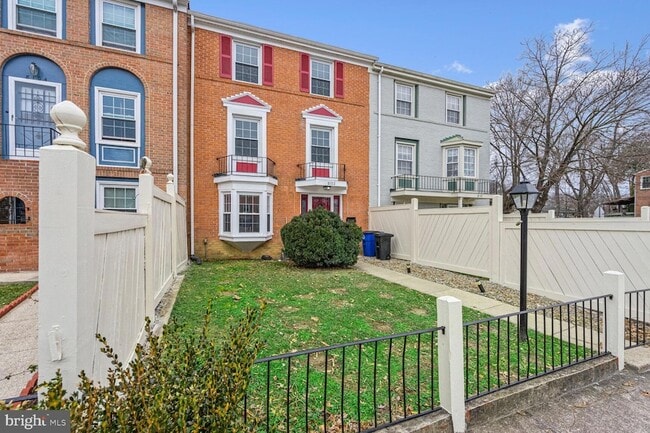 property at 8102 Pinelake Ct