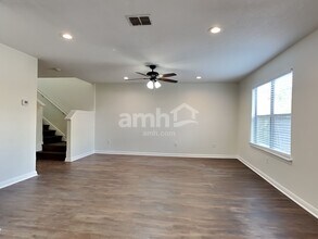 1310 Laurel Lake in San Antonio, TX - Building Photo - Building Photo