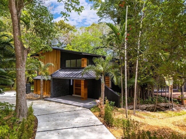 6525 SW 133rd Dr in Pinecrest, FL - Building Photo - Building Photo