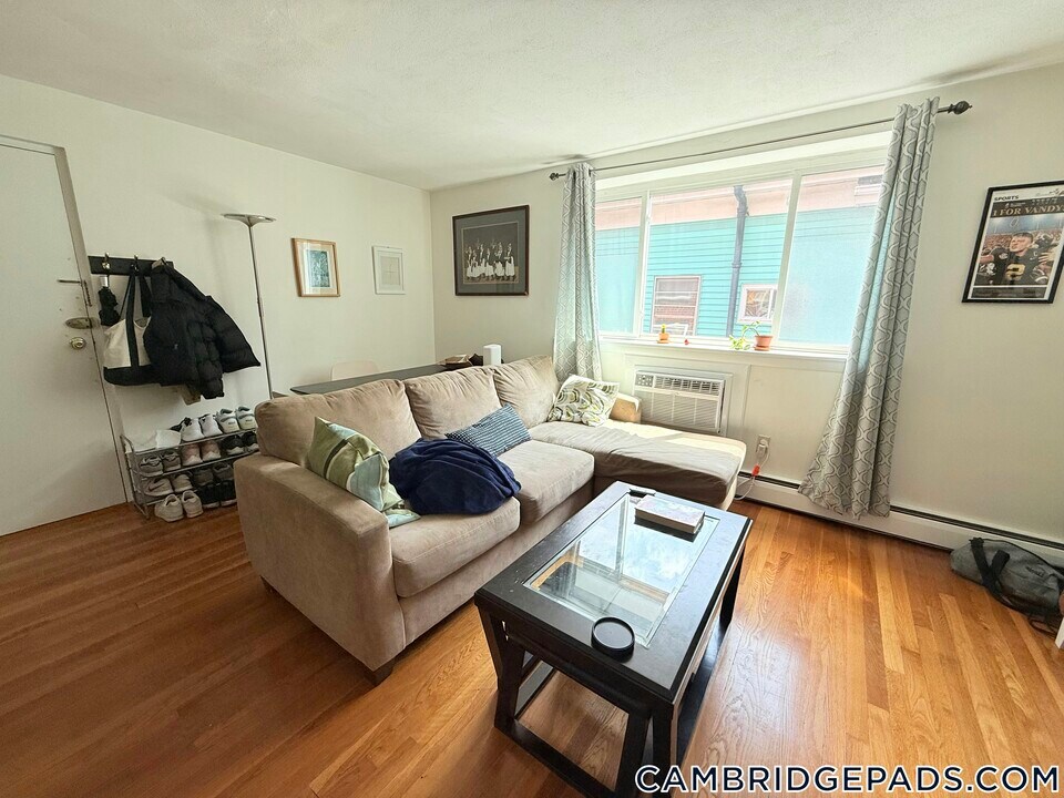 135 Inman St in Cambridge, MA - Building Photo
