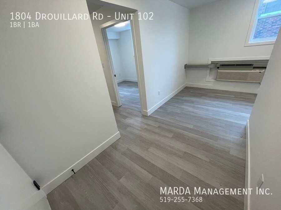1804 Drouillard Rd in Windsor, ON - Building Photo