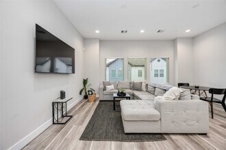 2611 Huntington Creek Ln in Houston, TX - Building Photo - Building Photo