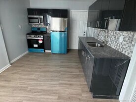 455 E Main St in Bridgeport, CT - Building Photo