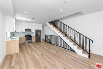 4333 Dixie Canyon Ave in Los Angeles, CA - Building Photo - Building Photo