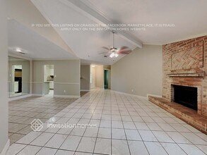 8330 Pebbledowne Dr in Houston, TX - Foto de edificio - Building Photo