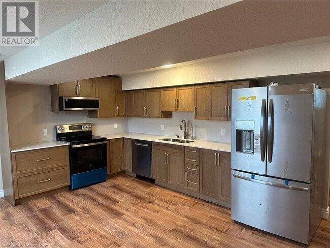 244 Ladyslipper Dr in Waterloo, ON - Building Photo - Building Photo