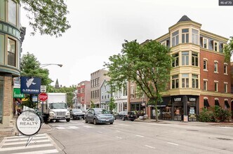 2445 N Clybourn Ave in Chicago, IL - Building Photo - Building Photo