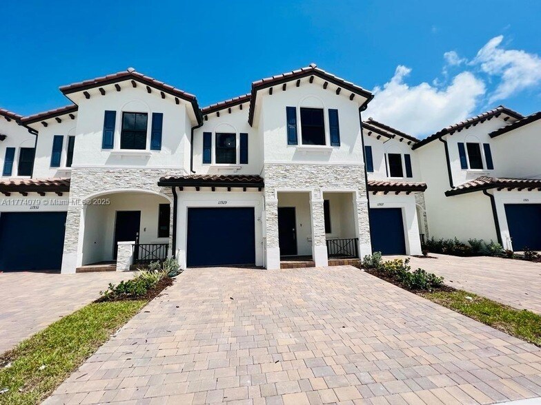11929 SW 247th Ter, Unit H4 in Homestead, FL - Building Photo