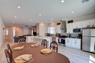 5534 Stormy Night Ct. in Las Vegas, NV - Building Photo