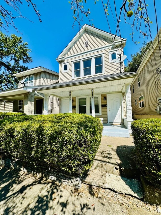 621 E Burnett Ave