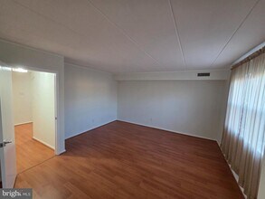 809 Red Lion Rd in Philadelphia, PA - Building Photo - Building Photo