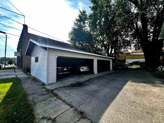 219 4th Ave, Unit Unit 1 in New Glarus, WI - Building Photo - Building Photo