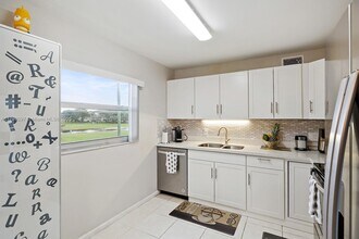 13550 SW 6th Ct in Pembroke Pines, FL - Building Photo - Building Photo