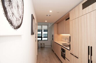 225 N Miami Ave, Unit 2306 in Miami, FL - Foto de edificio - Building Photo