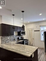 1152 King St E in Hamilton, ON - Building Photo