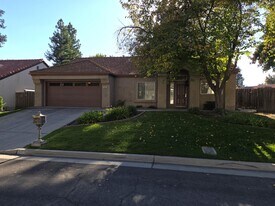 459 E Pebble Beach Dr in Fresno, CA - Building Photo