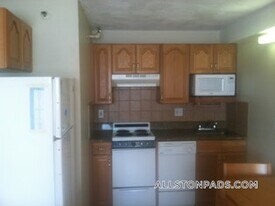 1110 Commonwealth Ave, Unit 503 in Boston, MA - Building Photo