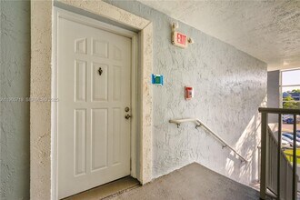 8650 SW 212th St in Cutler Bay, FL - Building Photo - Building Photo