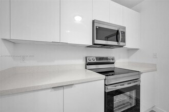 2448 NW 42nd St in Miami, FL - Building Photo - Building Photo