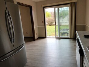 812 Linworth Rd E in Columbus, OH - Foto de edificio - Building Photo