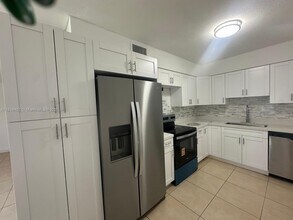 700 SW 67th Ave in Pembroke Pines, FL - Building Photo - Building Photo