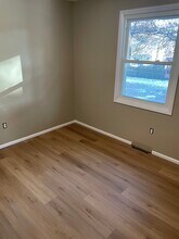 501 SE Claremont St in Lee's Summit, MO - Foto de edificio - Building Photo