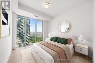 10 Inn On The Pk Dr in Toronto, ON - Building Photo - Building Photo