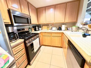 339 Deerfield Ave in Irvine, CA - Building Photo - Building Photo