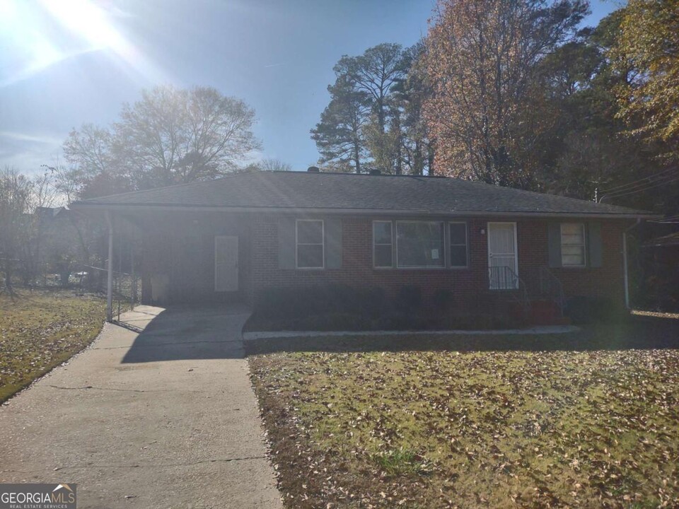 1277 Sanders Dr in Morrow, GA - Building Photo