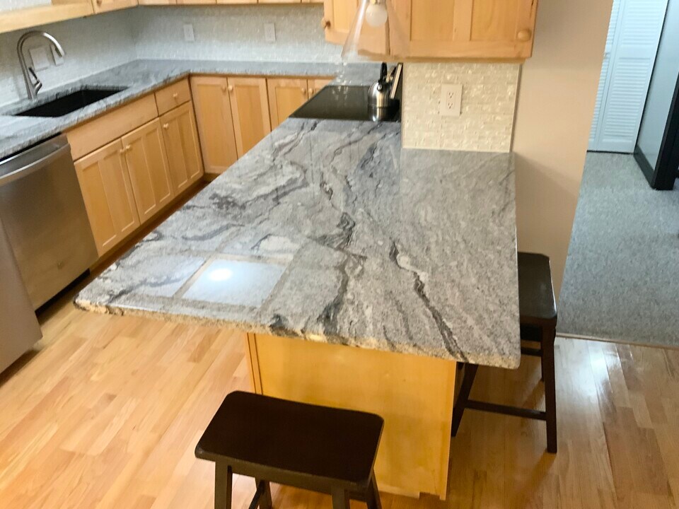 2100 Valkyrie Dr NW, Unit 405 in Rochester, MN - Building Photo