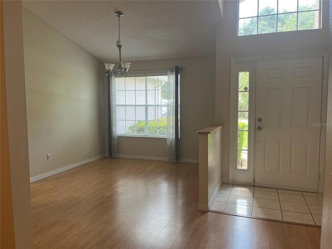 127 Madrona Dr in Eustis, FL - Foto de edificio - Building Photo