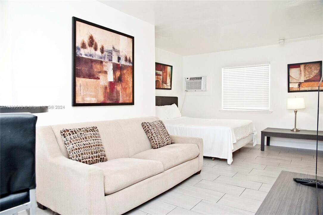 4109 N Ocean Dr, Unit 15 in Lauderdale-by-the-Sea, FL - Building Photo