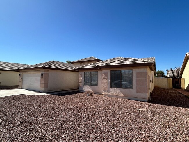 13444 W Paradise Ln in Surprise, AZ - Building Photo - Building Photo