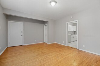 6716 S Merrill Ave, Unit 2E in Chicago, IL - Building Photo - Building Photo