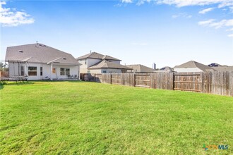 1642 Ranch House in New Braunfels, TX - Foto de edificio - Building Photo