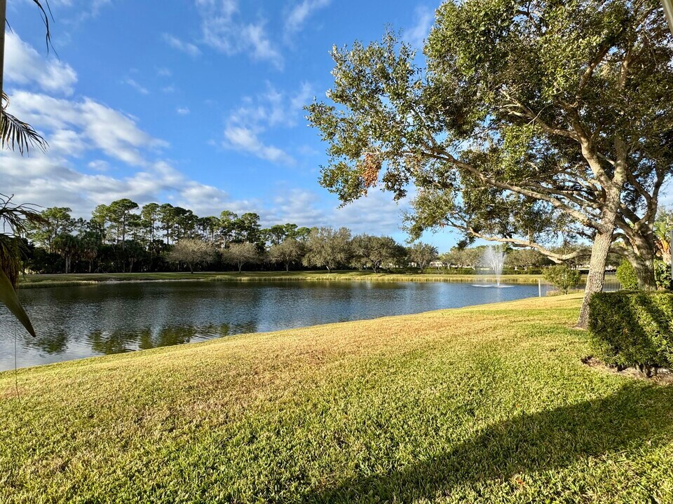 8654 Lineyard Cay in West Palm Beach, FL - Building Photo