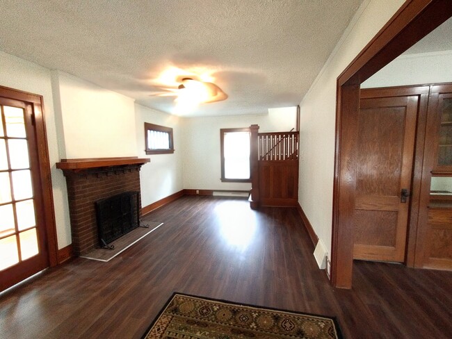 130 S Grand Ave in Waukesha, WI - Building Photo - Building Photo