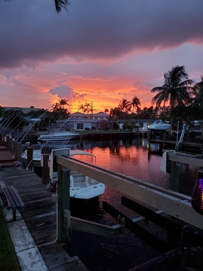 301 E McNab Rd in Pompano Beach, FL - Building Photo - Building Photo