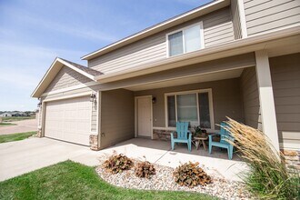 Whispering Woods in Sioux Falls, SD - Foto de edificio - Building Photo