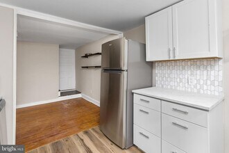 22 Thompson St in Bordentown, NJ - Foto de edificio - Building Photo