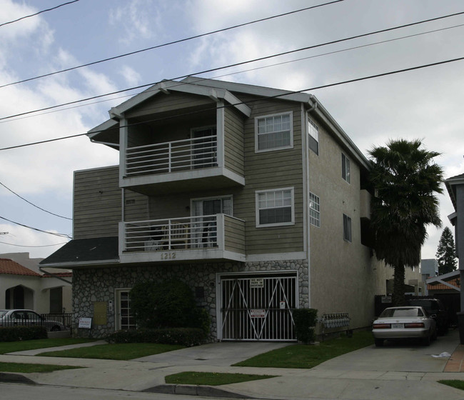 1212 Termino Ave in Long Beach, CA - Foto de edificio - Building Photo