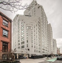 101 W 12th St, Unit 16N in New York, NY - Building Photo - Building Photo