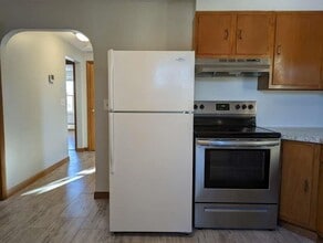 652 Armistice Blvd in Pawtucket, RI - Building Photo - Building Photo