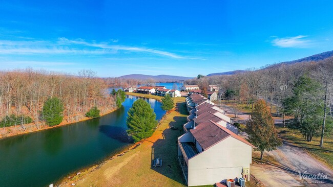 Quail Hollow Village in Drums, PA - Foto de edificio - Building Photo