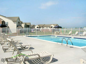 Arbor at Water's Edge in Columbus, IN - Building Photo