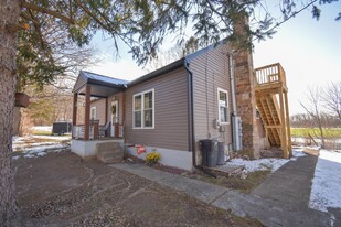 94 Rag Valley Rd in Mill Hall, PA - Building Photo